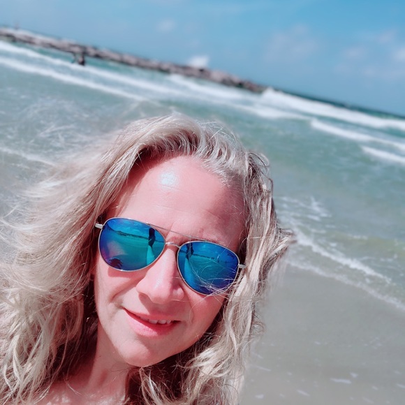 Meet your Posher, Rena - Picture 4 of 4